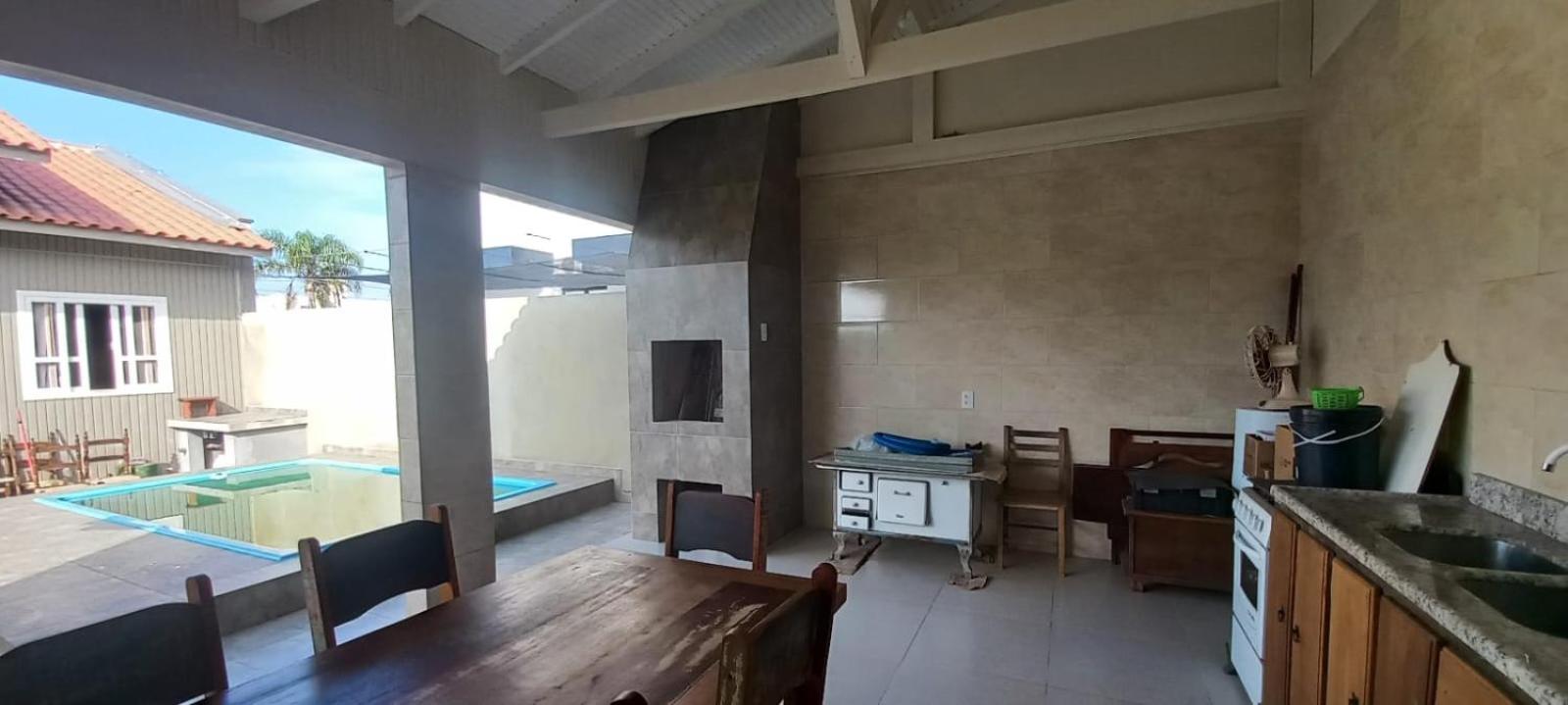 Casa com piscina A 250 METROS DA PRAIA de Canto Grande BOMBINHAS