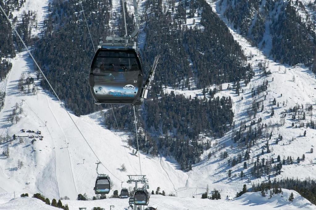 Le Bouquetin l Ski-out l Sauna