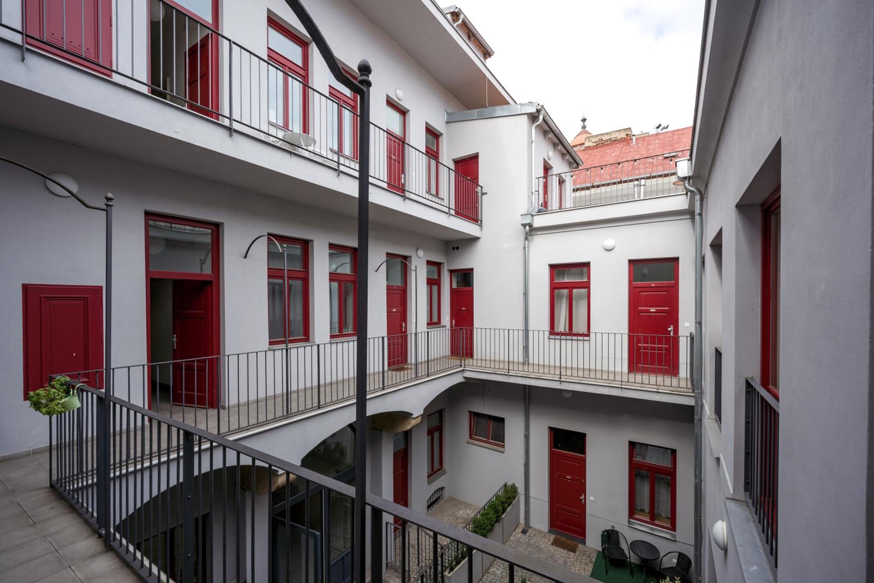 Prague Days - Loft Studio with Terrace in Karlín