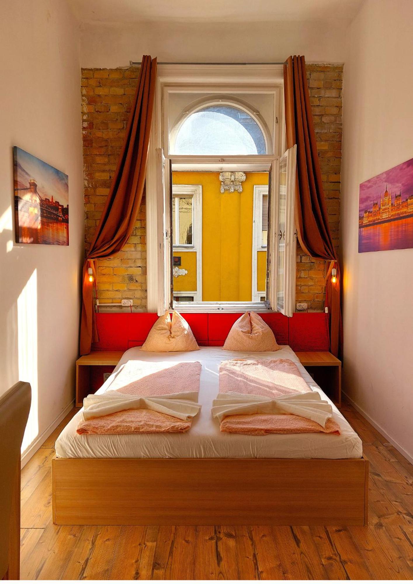 GoodMo Budapest Smart Rooms