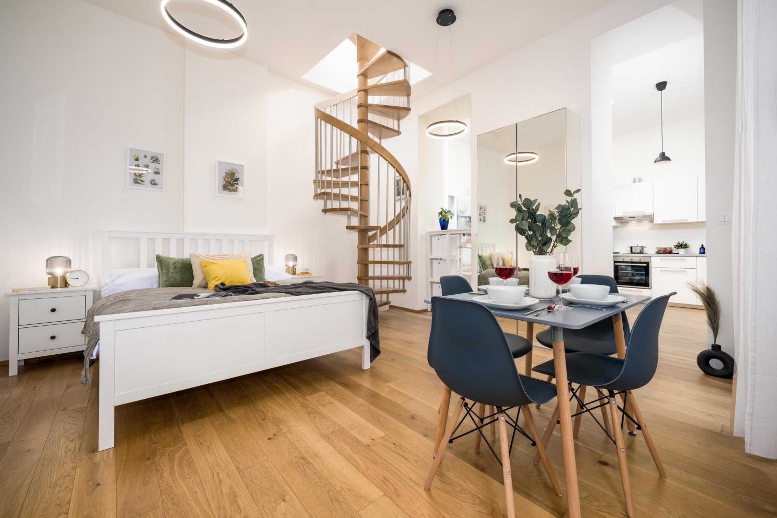 Prague Days - Loft Studio with Terrace in Karlín