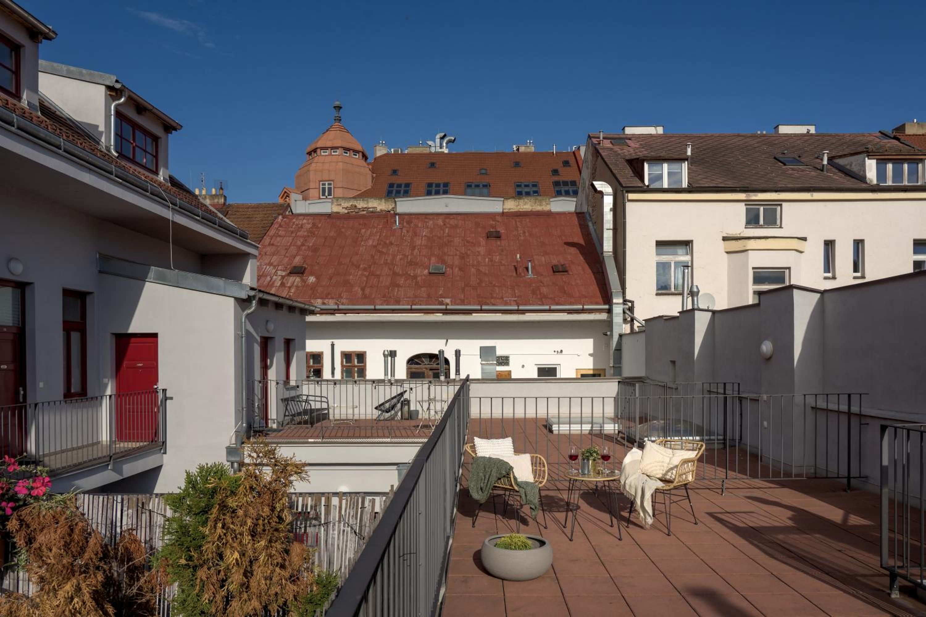 Prague Days - Loft Studio with Terrace in Karlín