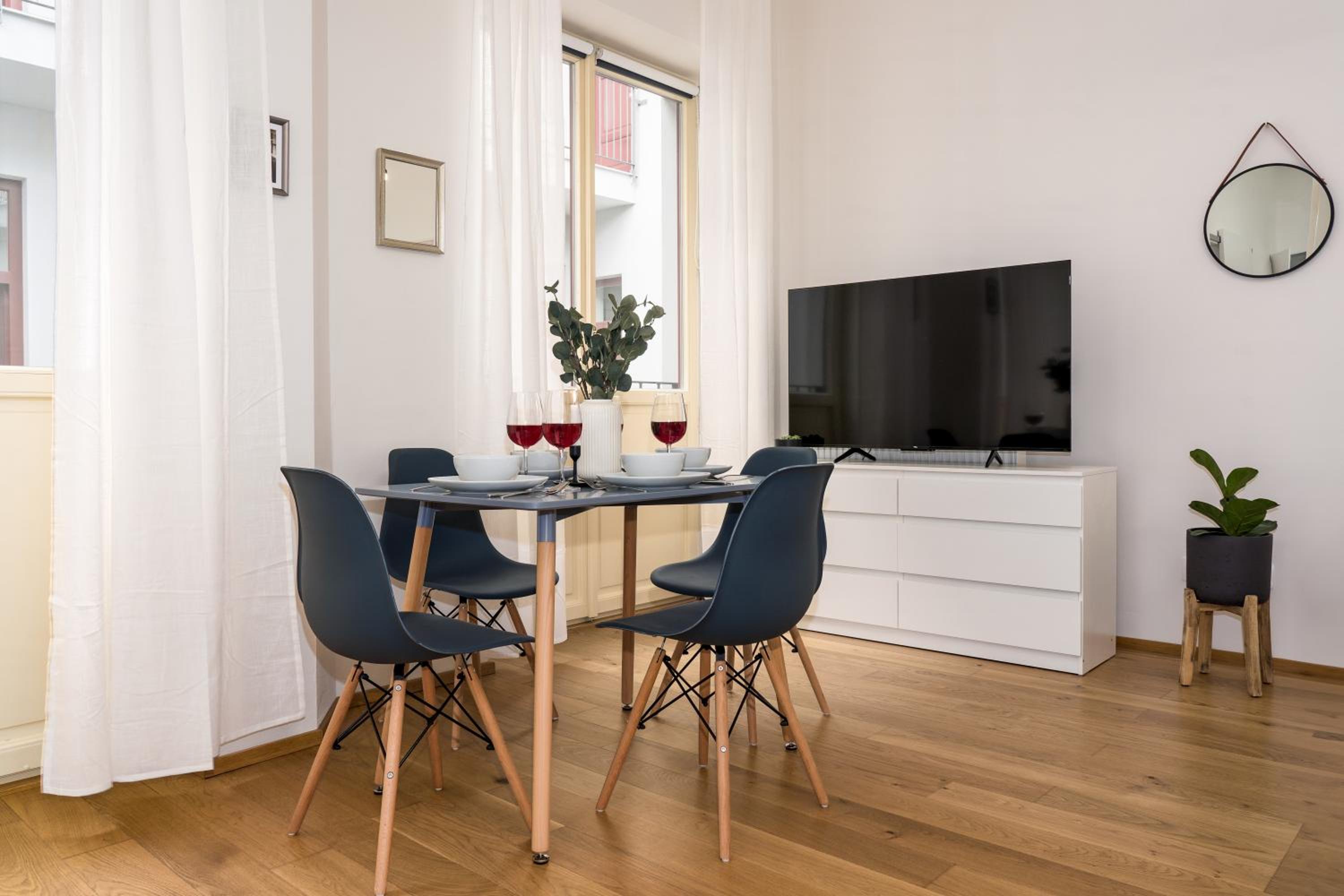 Prague Days - Loft Studio with Terrace in Karlín
