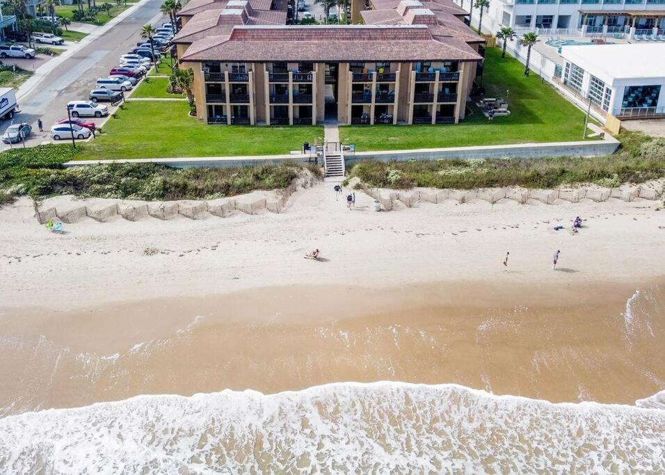Kingfishers Retreat Serene 1BR Escape with Balcony 207