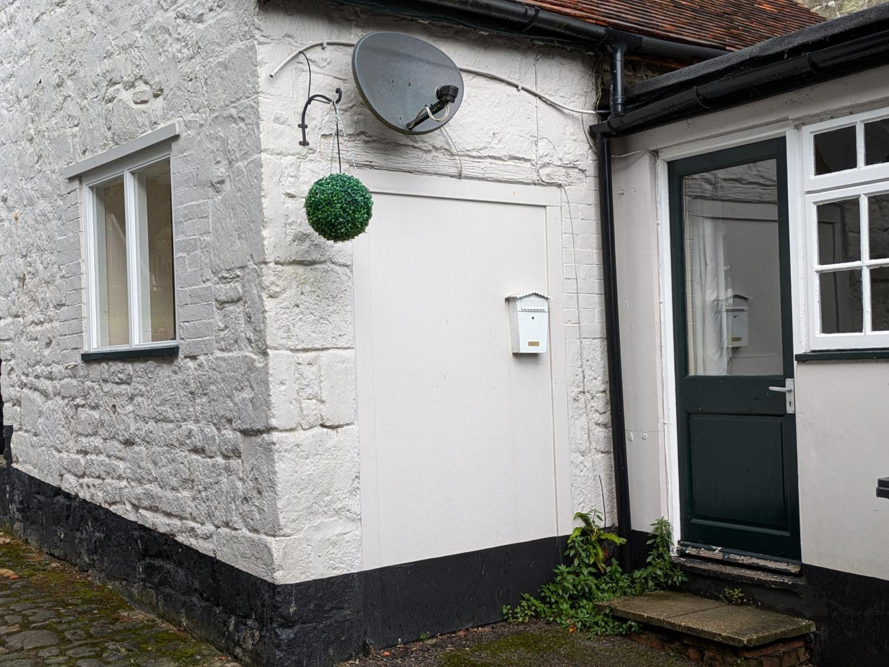 Bed & Breakfast at the foot of Gold Hill, Dorset