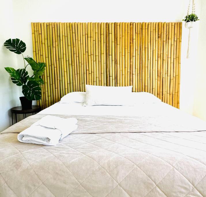 2 Bedrooms 5 minutes to the beach restaurants in San Dieo view 4