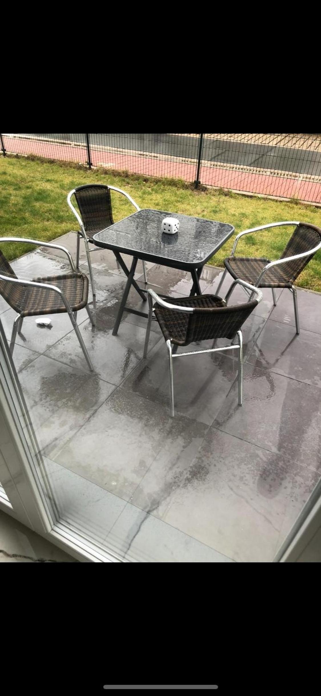 Neu-gebautes-komplettes-Reihenhaus