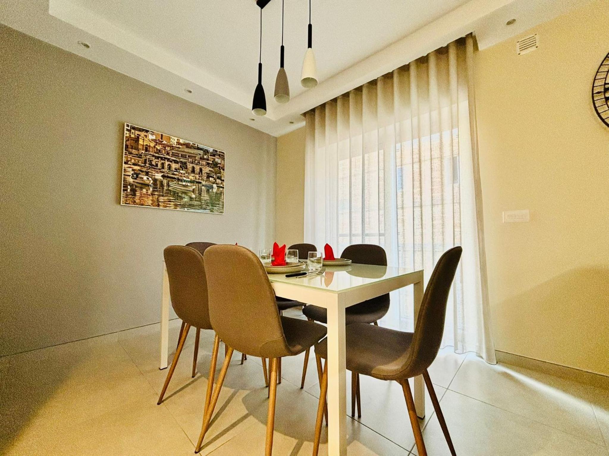 Stylish 2 Bedrooms apartment in Gzira view 4