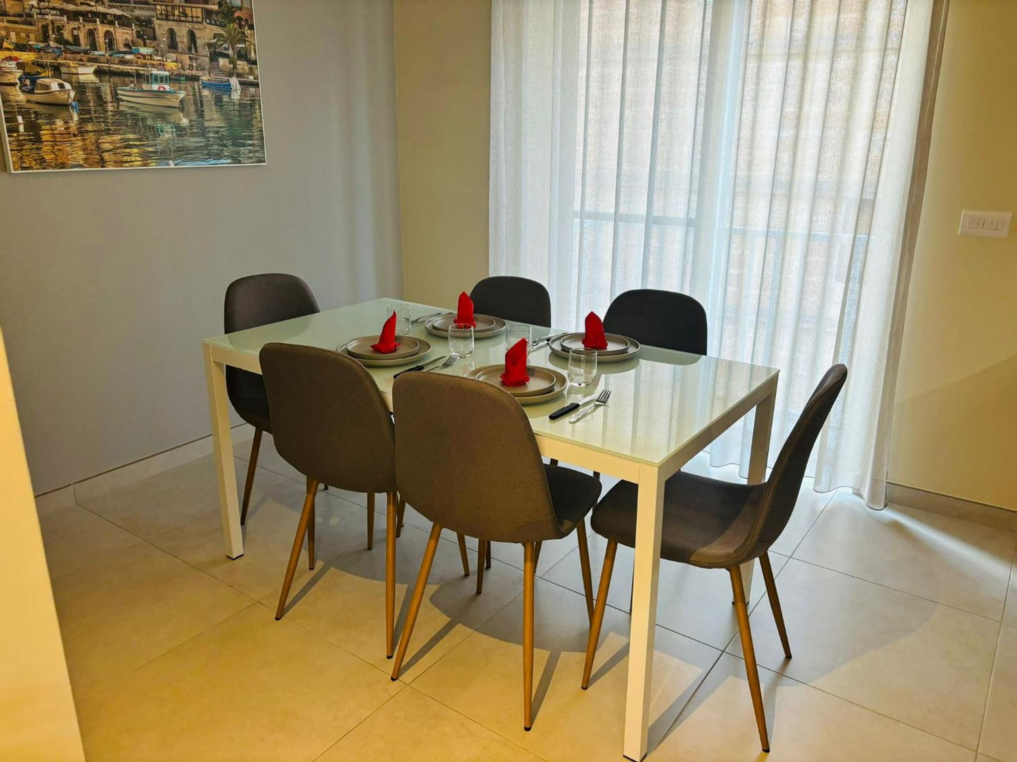 Stylish 2 Bedrooms apartment in Gzira view 5