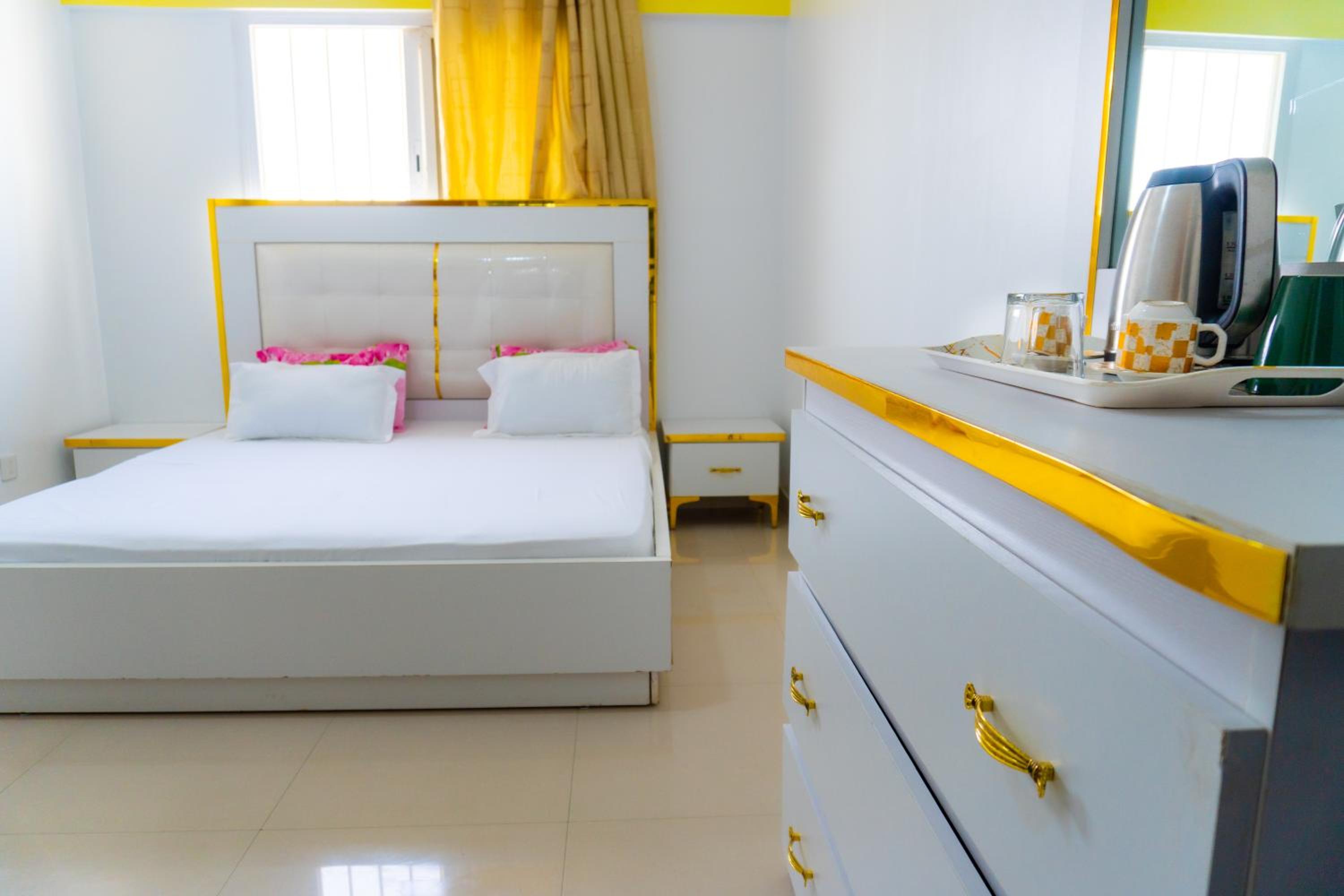 Chambres meublées Avenue Cheikh Anta Diop