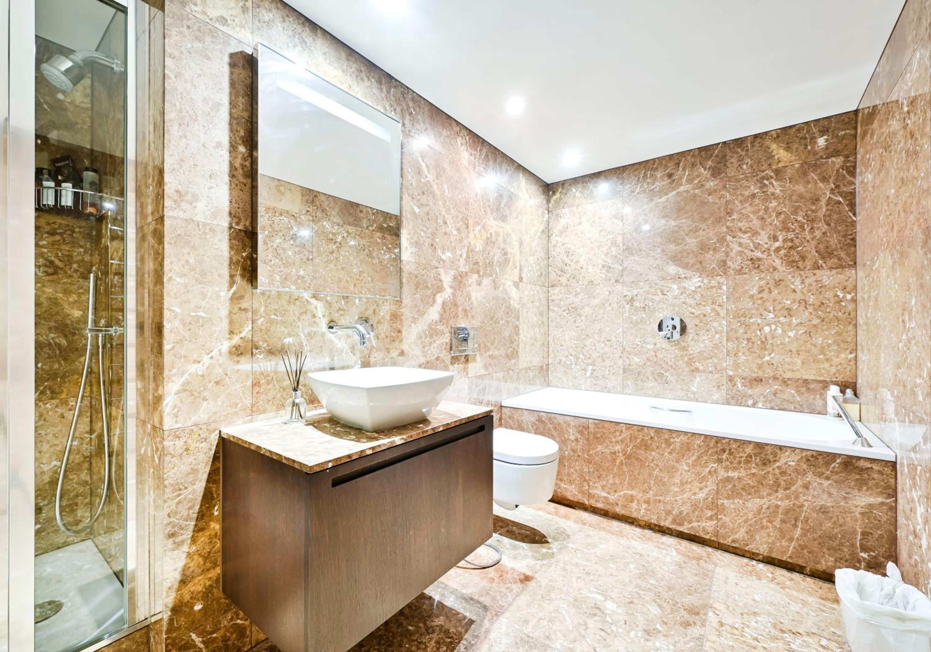Beautiful 3 bedroom by Hyde Park