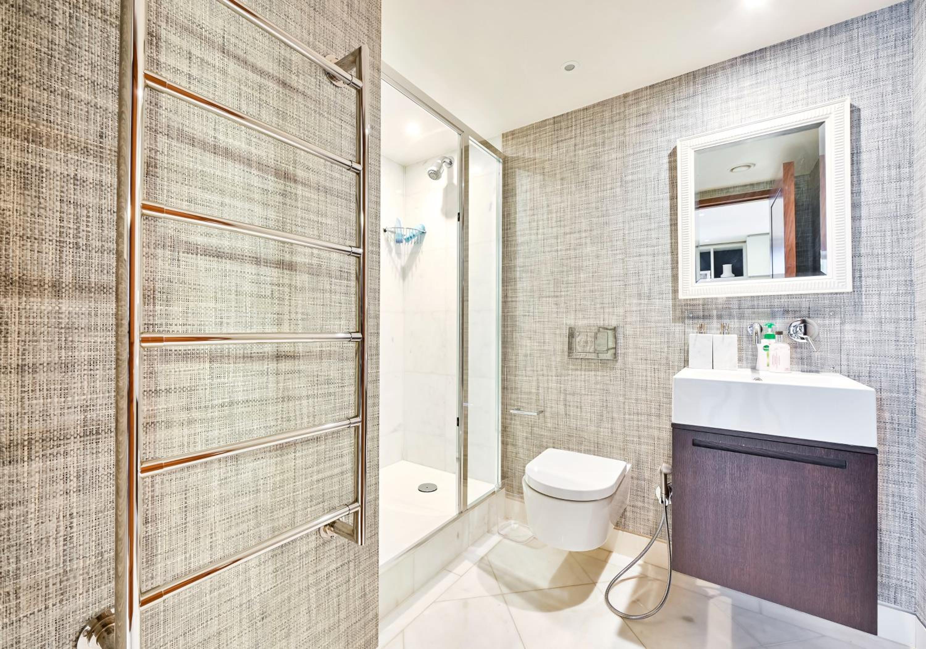 Beautiful 3 bedroom by Hyde Park