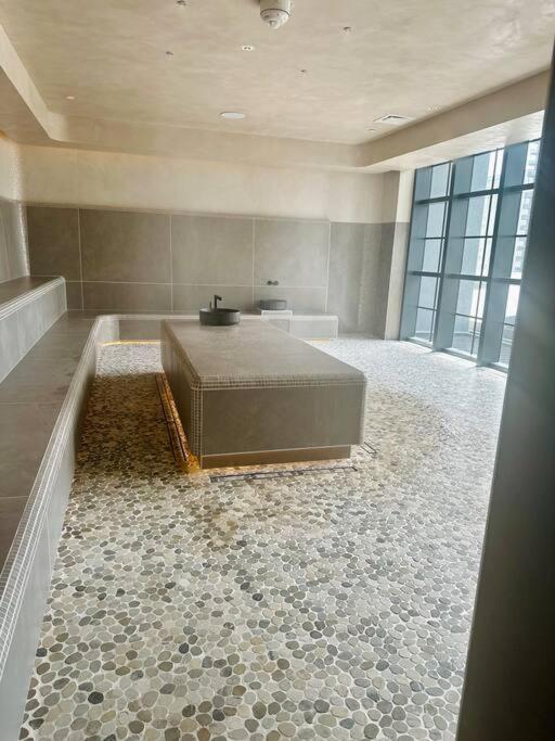 Magic Miami Penthouse Balcony, Insane Ocean & City Views Luxury,Pool,Spa,Gym