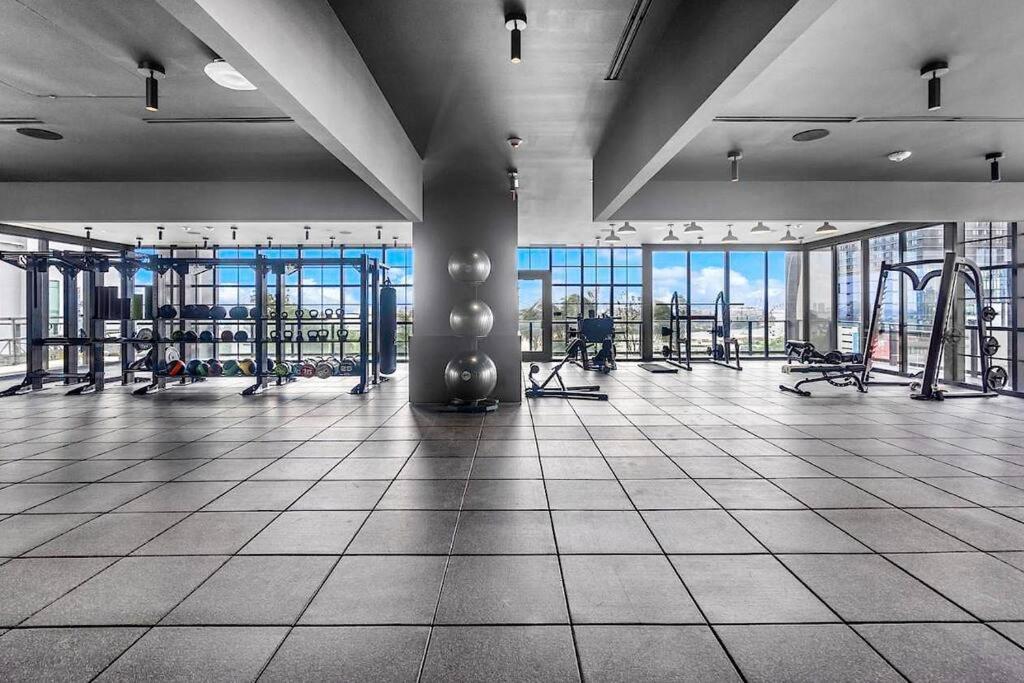Magic Miami Penthouse Balcony, Insane Ocean & City Views Luxury,Pool,Spa,Gym