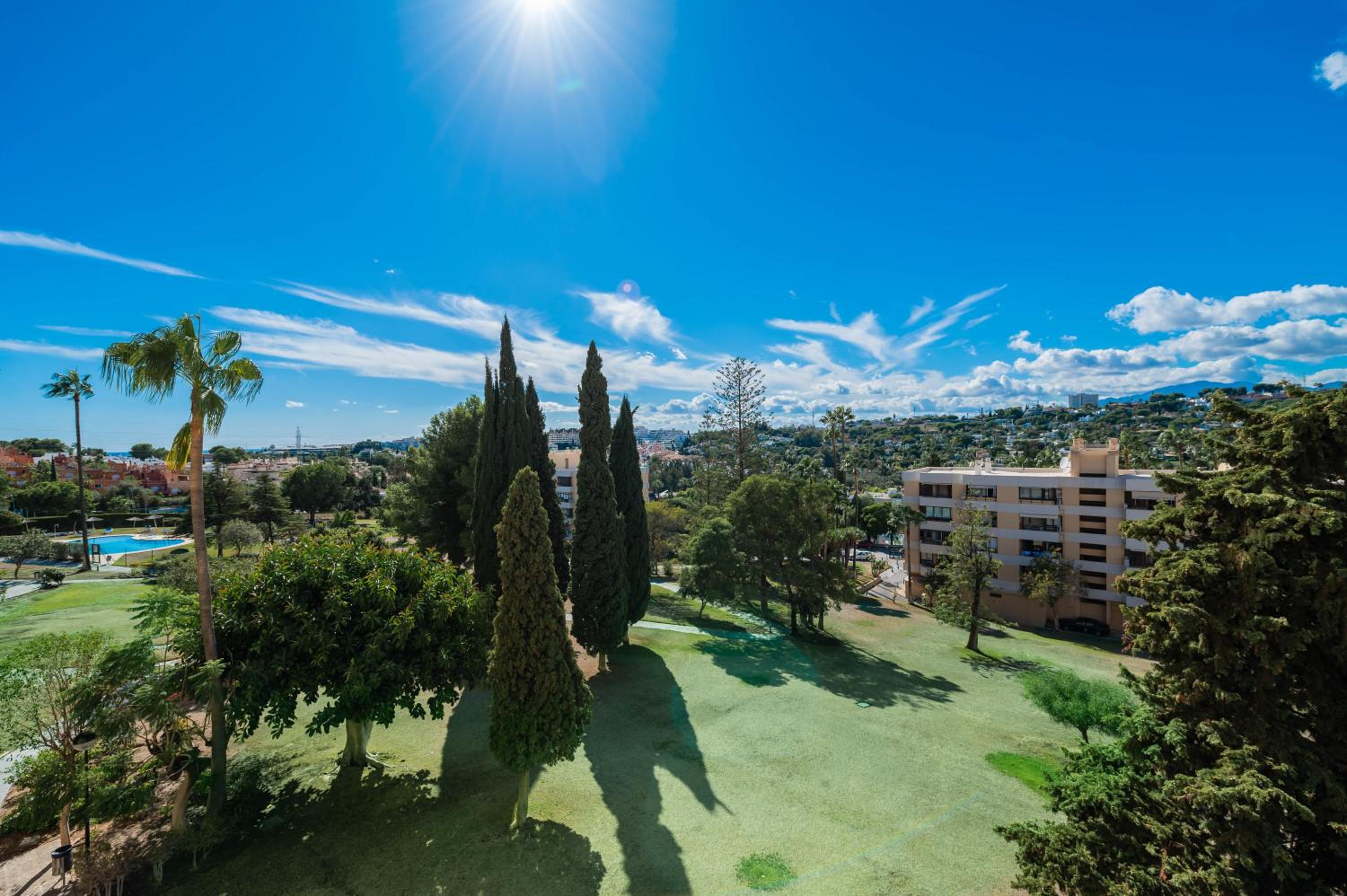 Newly Renovated Sunlit 3 BDRM Apt with Stunning Views view 5