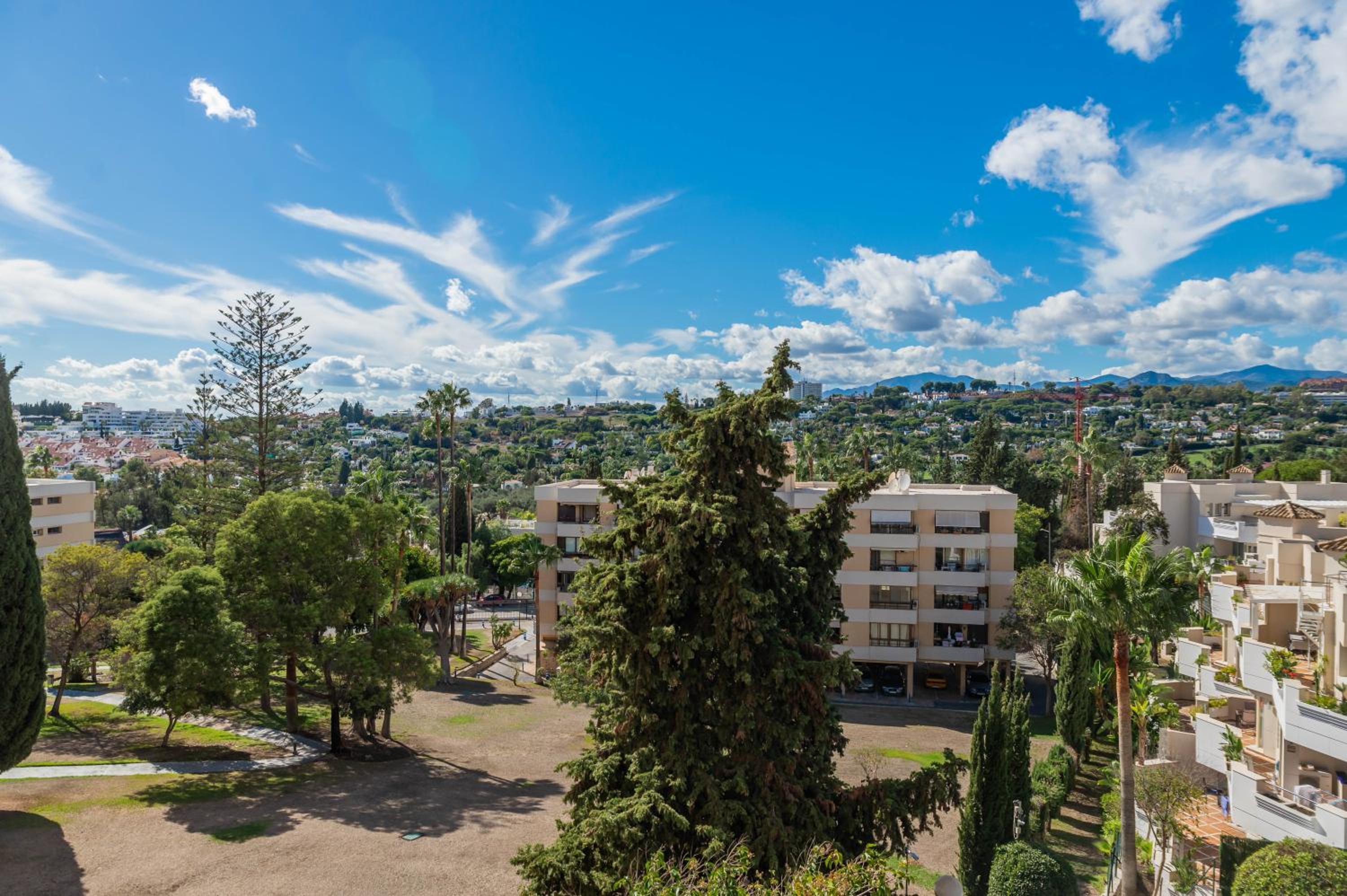 Newly Renovated Sunlit 3 BDRM Apt with Stunning Views view 4