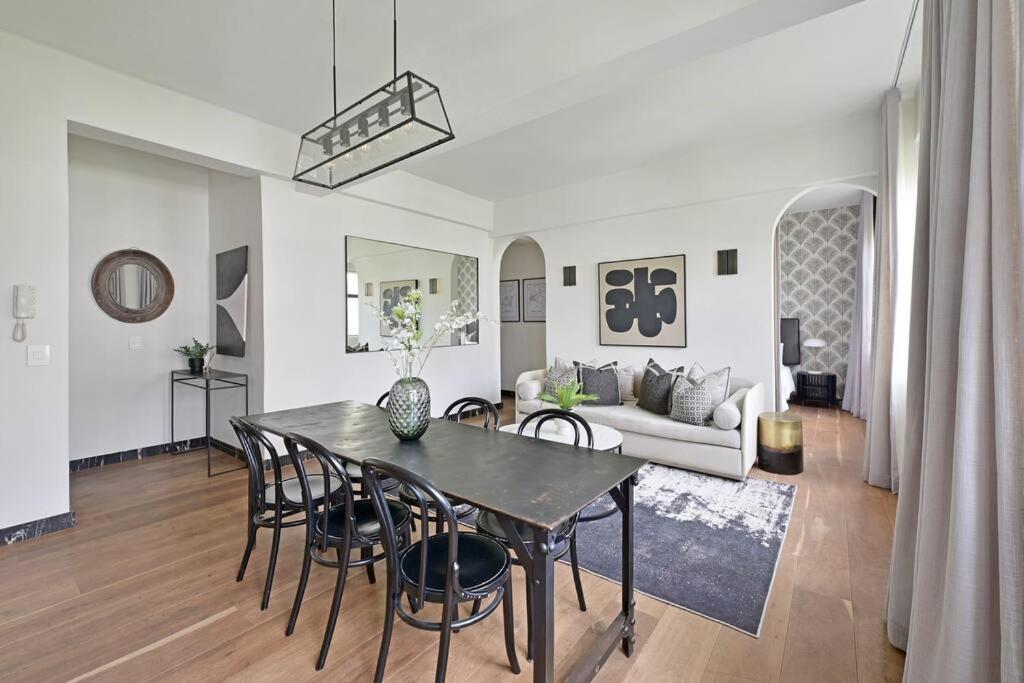 2Bed Gem in Historic Green Market Square