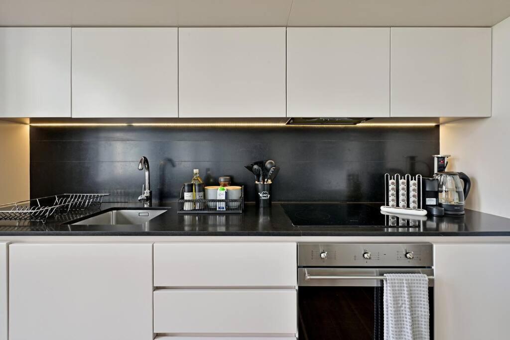 2Bed Gem in Historic Green Market Square