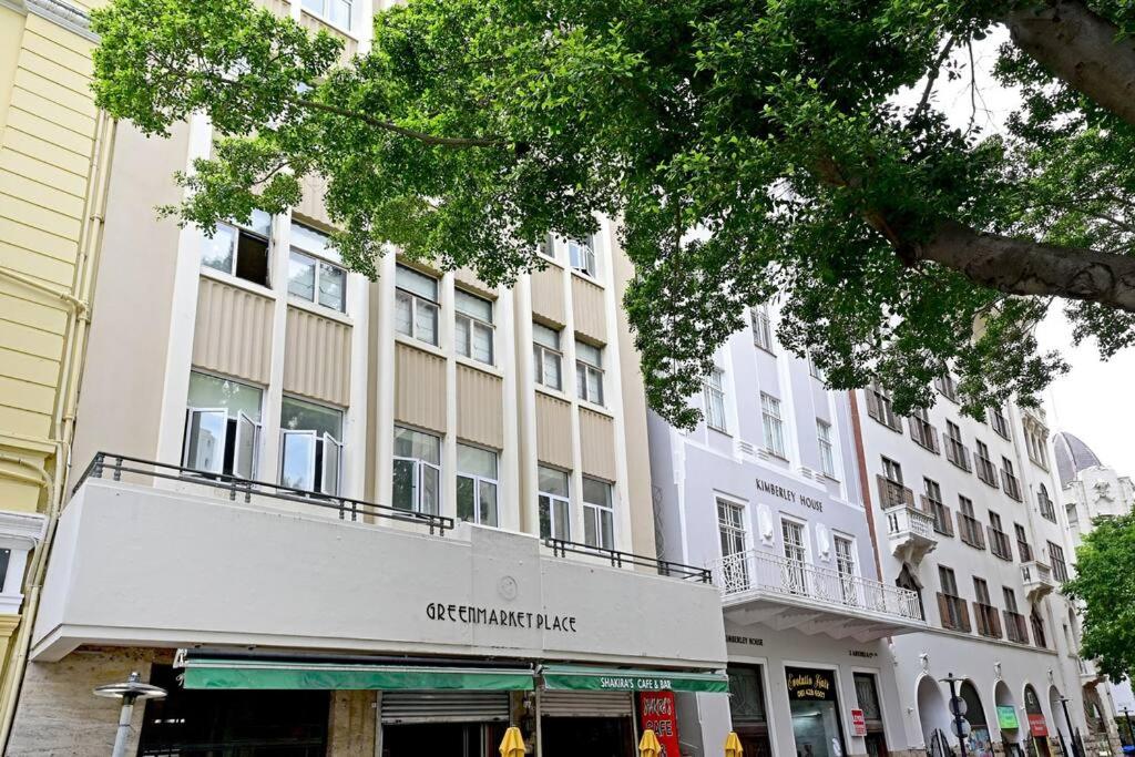 2Bed Gem in Historic Green Market Square