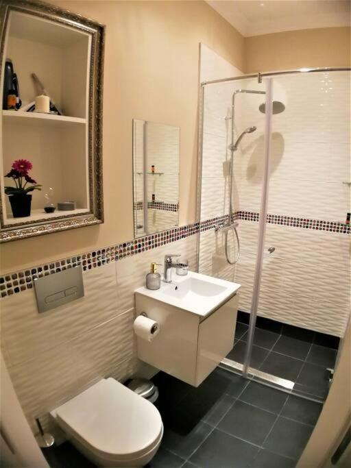 The Cambridge Suite apartment