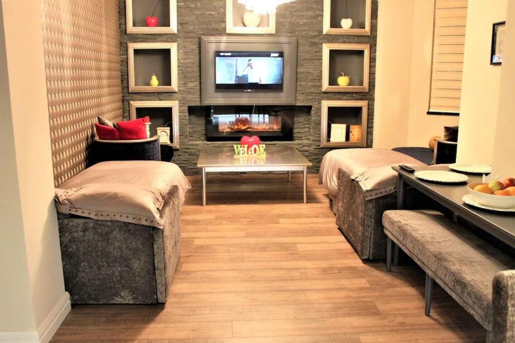 The Cambridge Suite apartment