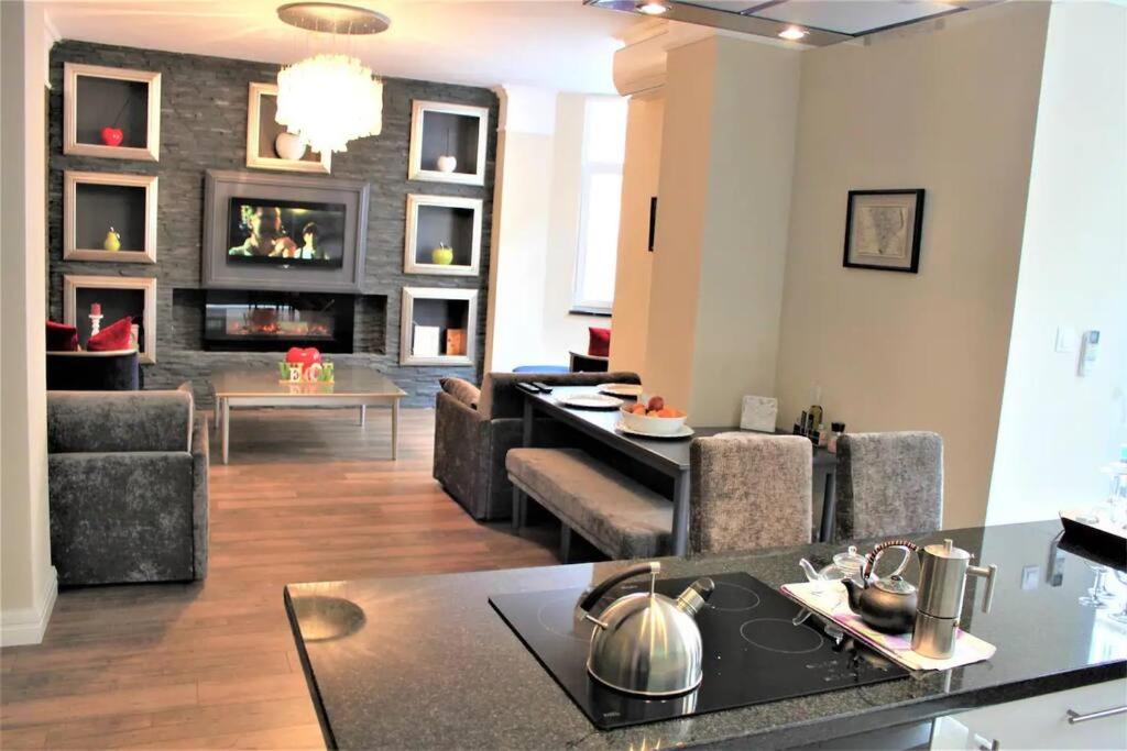 The Cambridge Suite apartment
