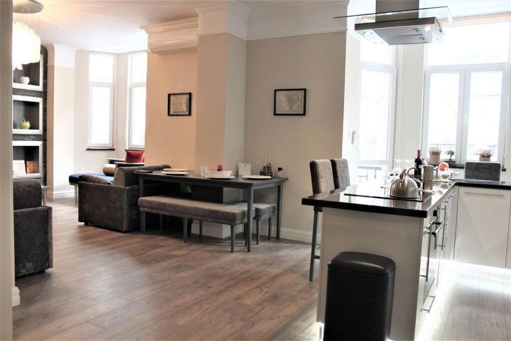 The Cambridge Suite apartment