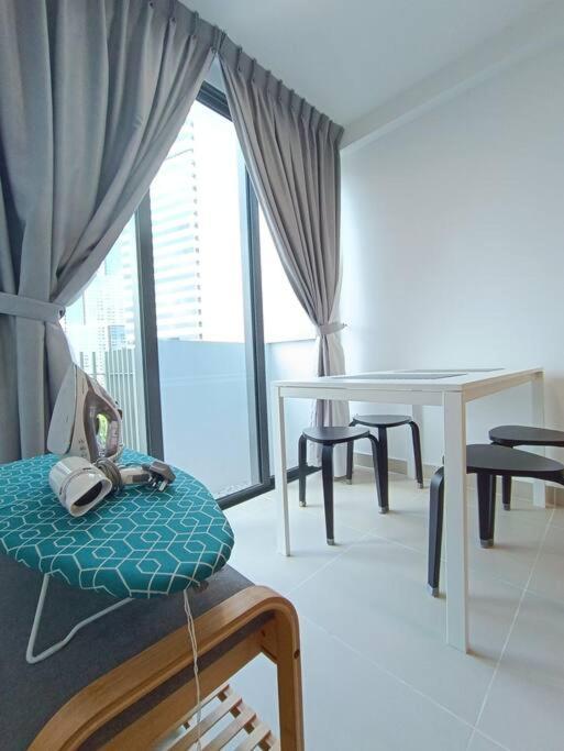 COL 93A 2Queen bed Balcony KLCC View Family Suites