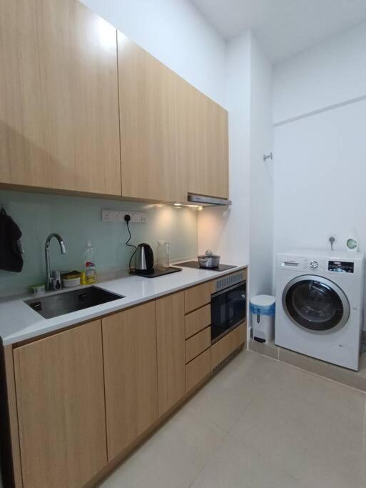 COL 93A 2Queen bed Balcony KLCC View Family Suites