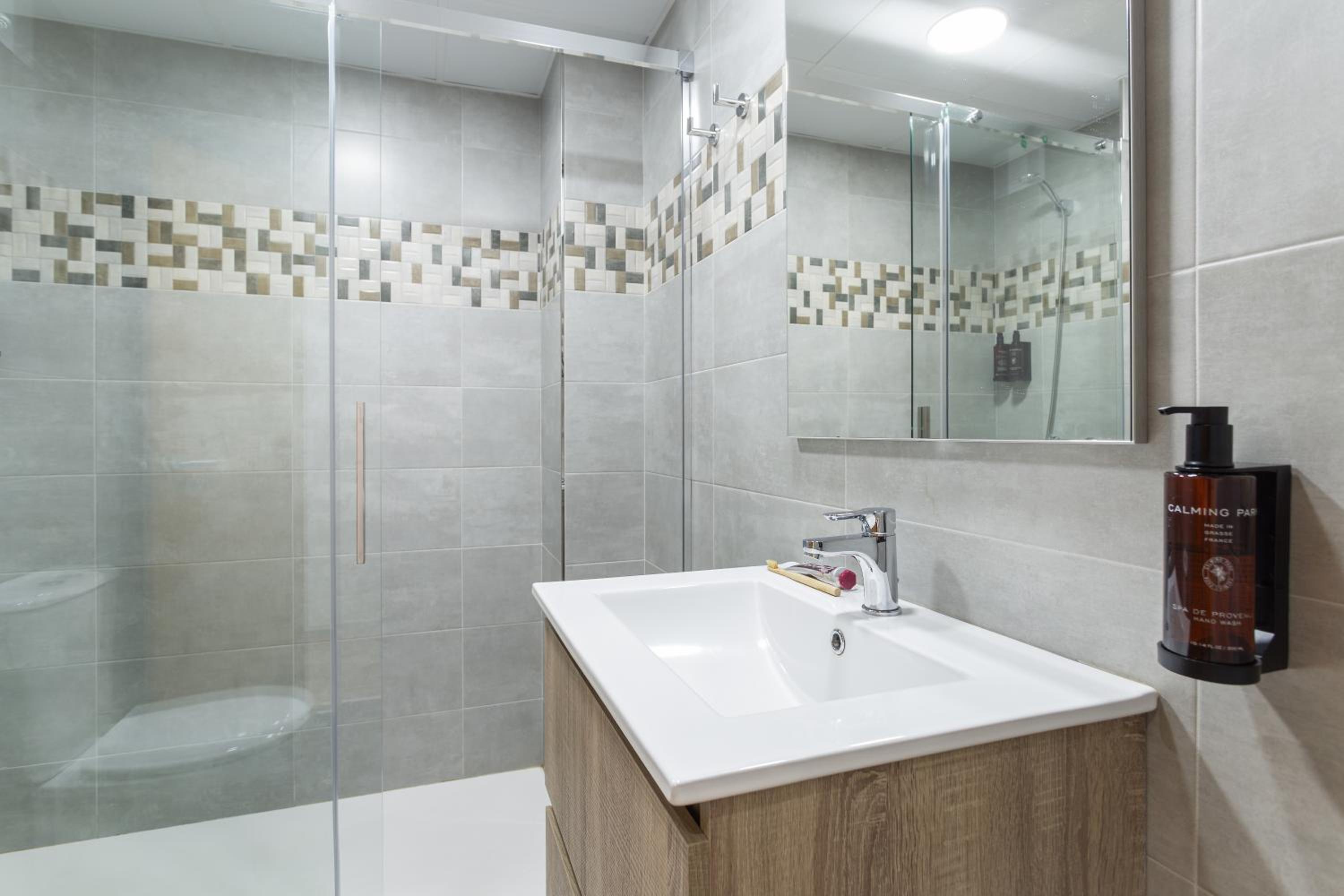 Vigo Bay Apartments by Olala Homes