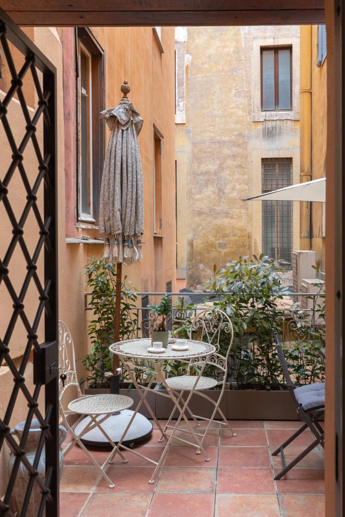 NSM 71VIADELCORSO Luxury Home
