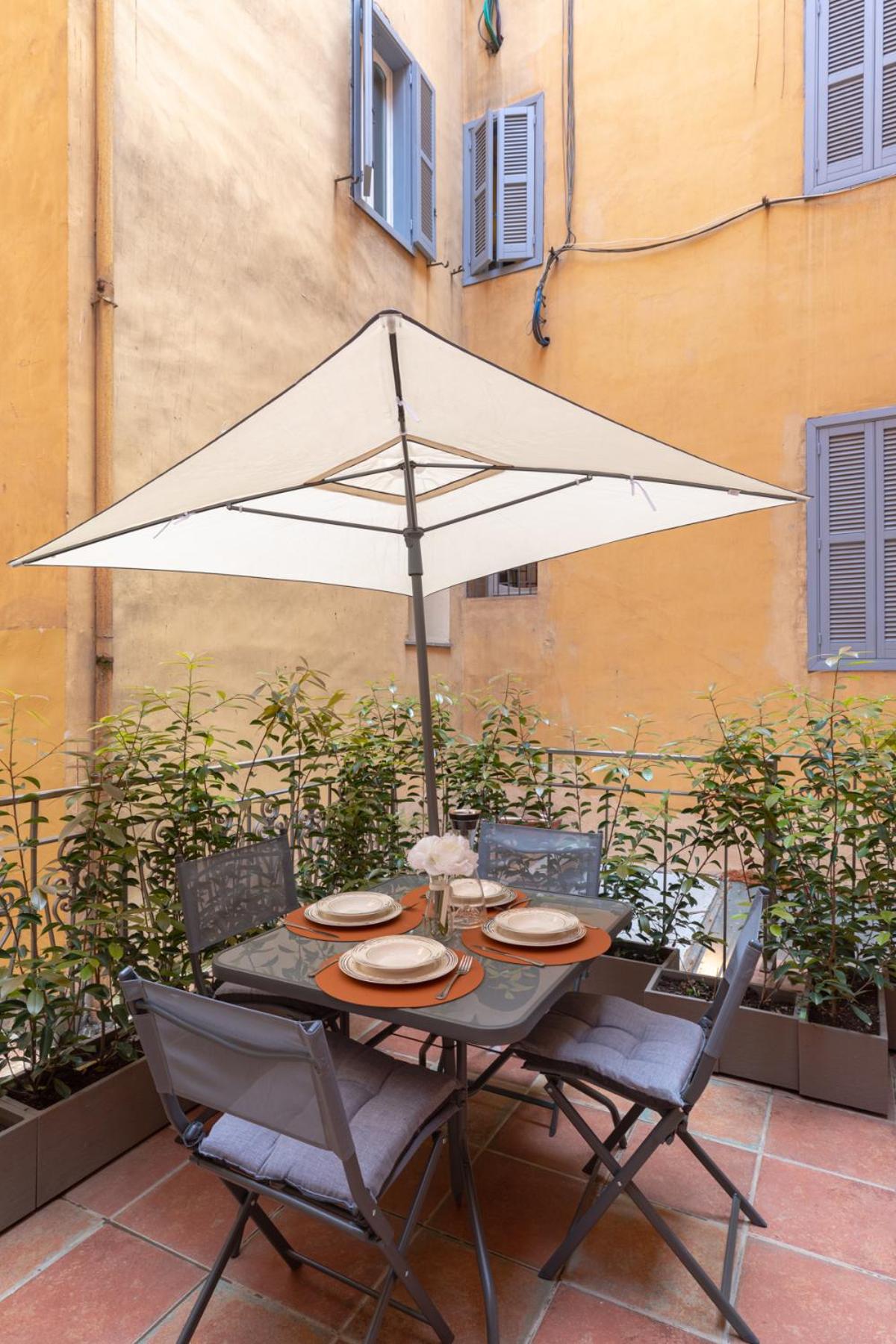 NSM 71VIADELCORSO Luxury Home