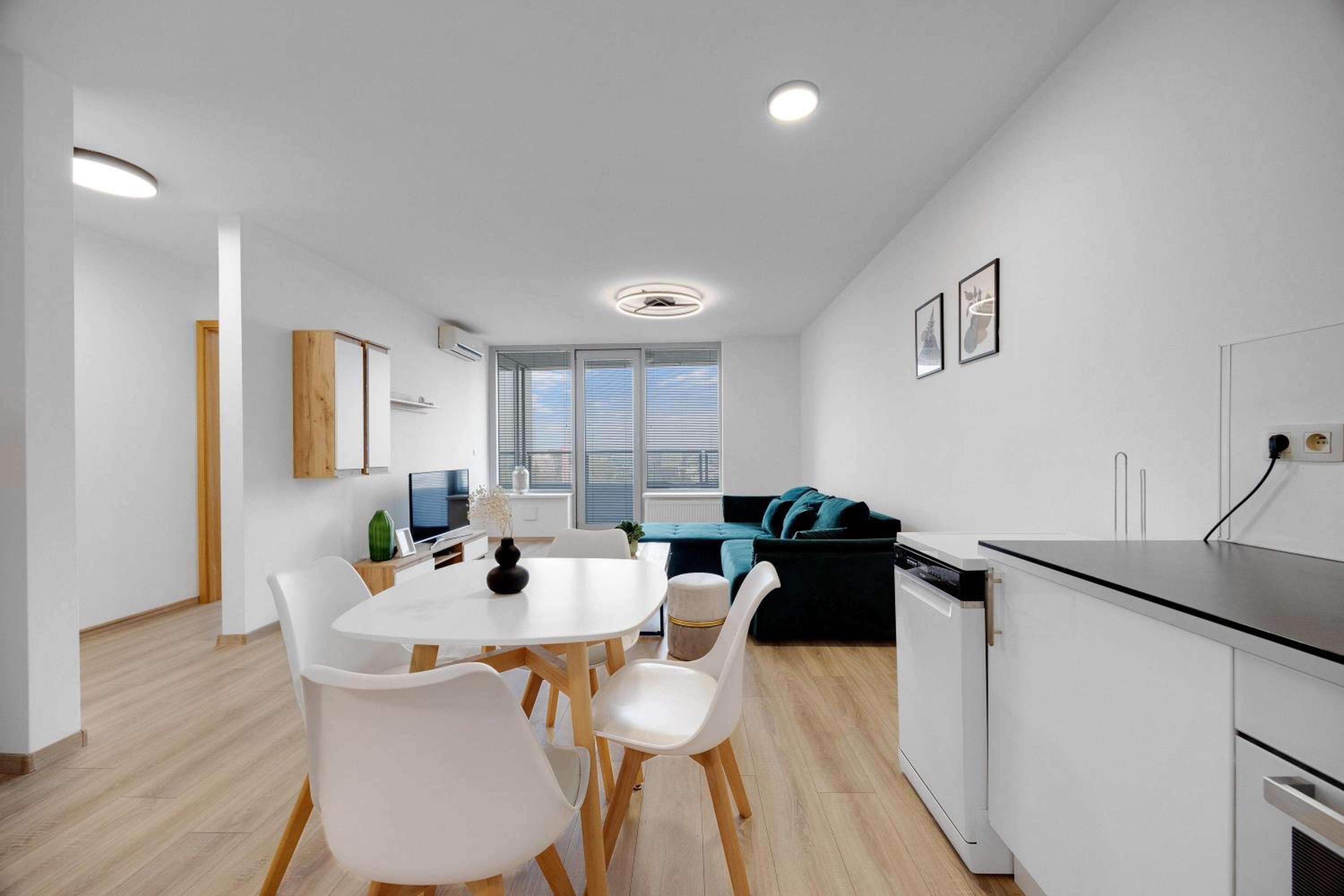 Apartmán v III Vežiach s výhľadom, pri štadióne a s garážou zadarmo view 3