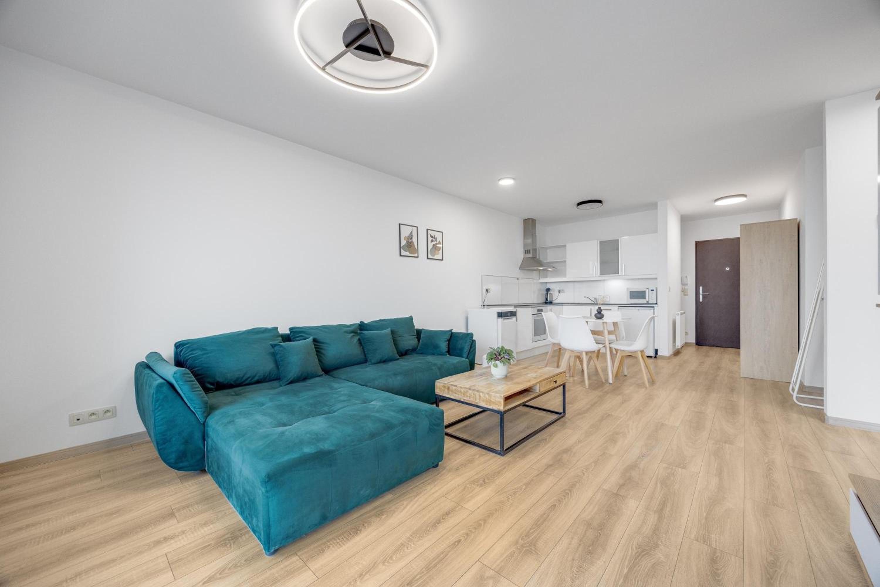 Apartmán v III Vežiach s výhľadom, pri štadióne a s garážou zadarmo view 2