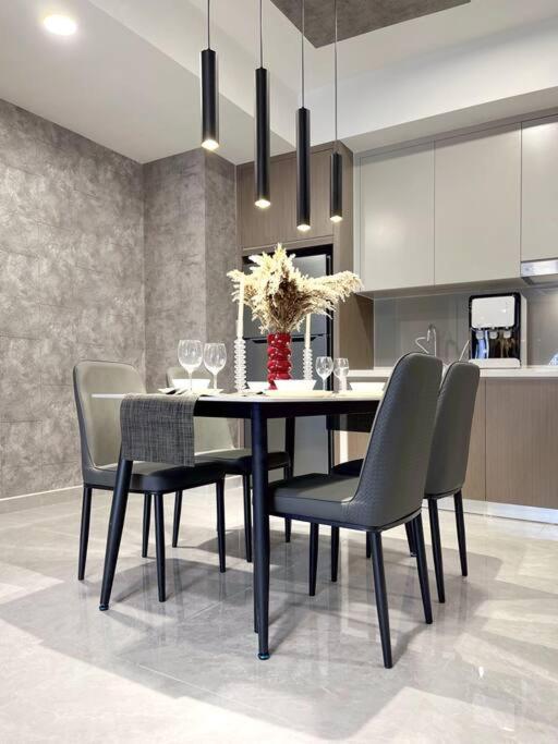 Lavish 2BR Agile Bukit Bintang By RumaBnB