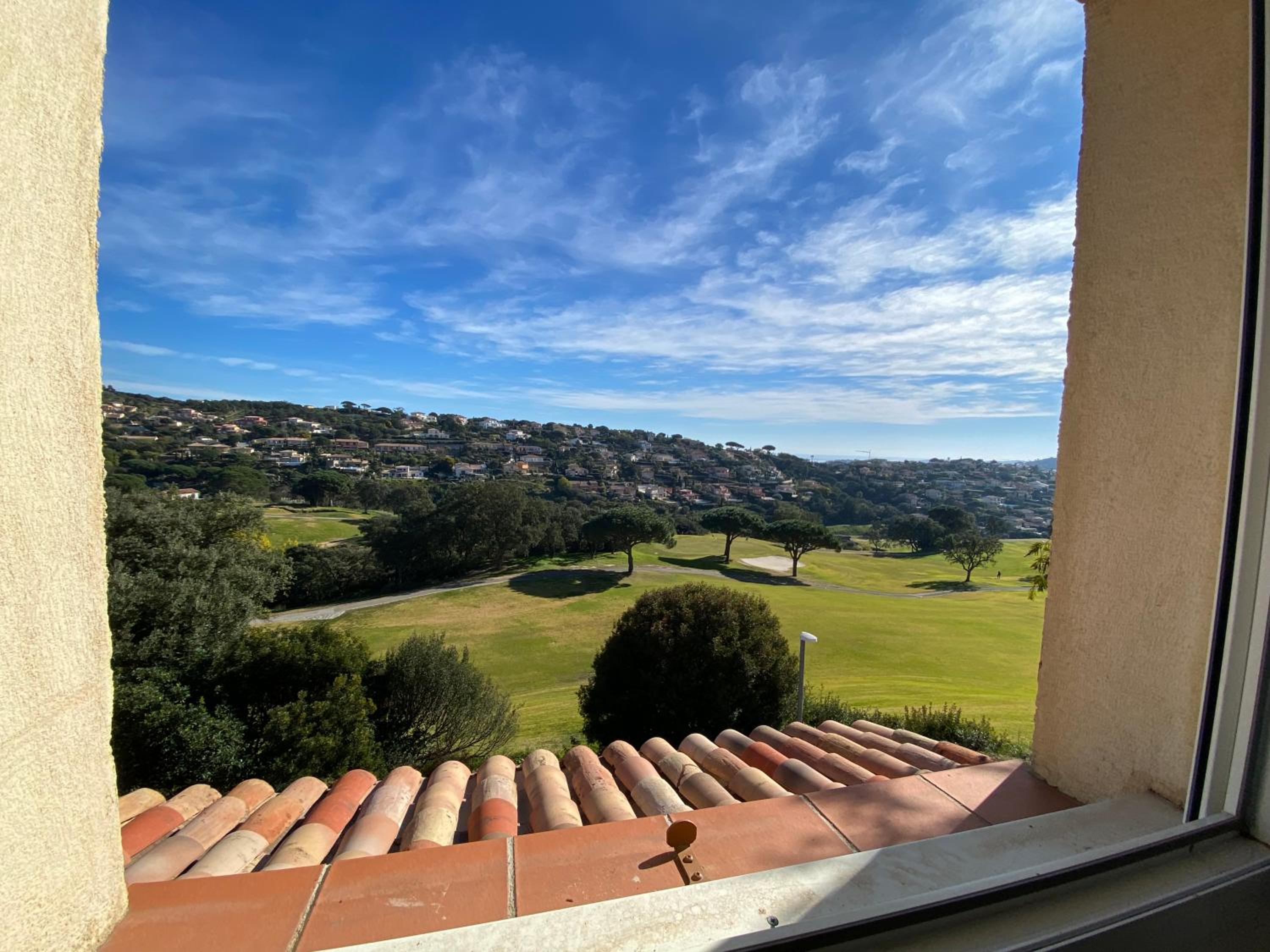 Appartement avec piscine, vue golf à sainte Maxime