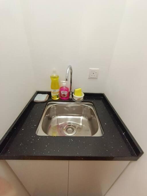 LUX 36B Studio with KLCC Infinity Pool View