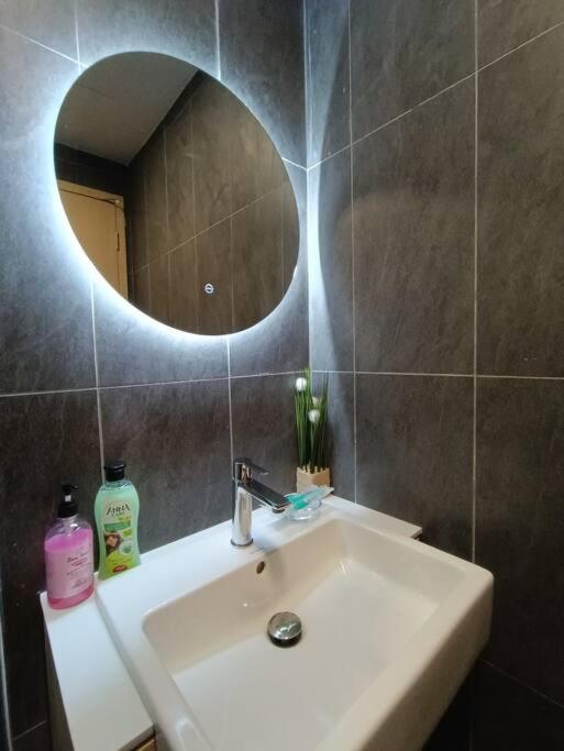 LUX 36B Studio with KLCC Infinity Pool View