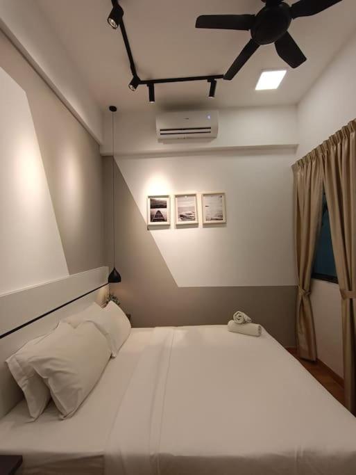 LUX 36B Studio with KLCC Infinity Pool View