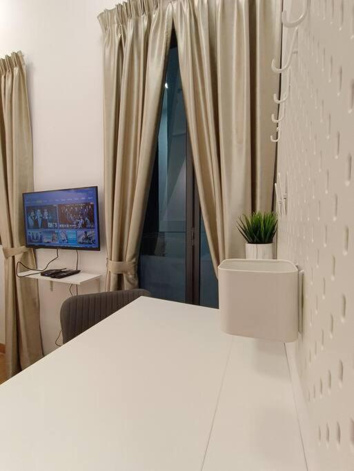 LUX 36B Studio with KLCC Infinity Pool View