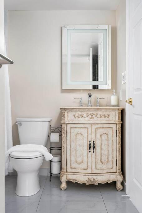Centrally located 2 Bd 2 Bth with Parking