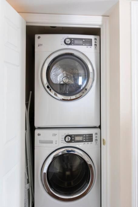 Centrally located 2 Bd 2 Bth with Parking