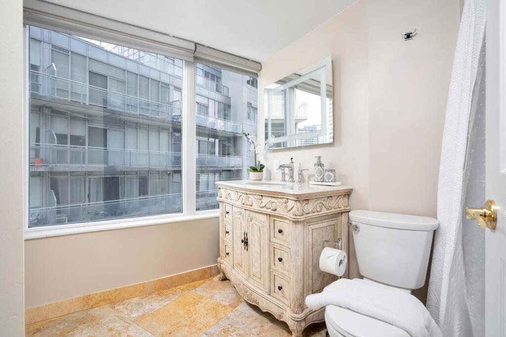 Centrally located 2 Bd 2 Bth with Parking