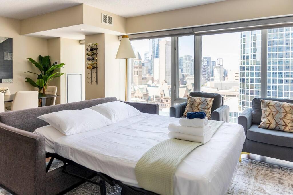 Centrally located 2 Bd 2 Bth with Parking
