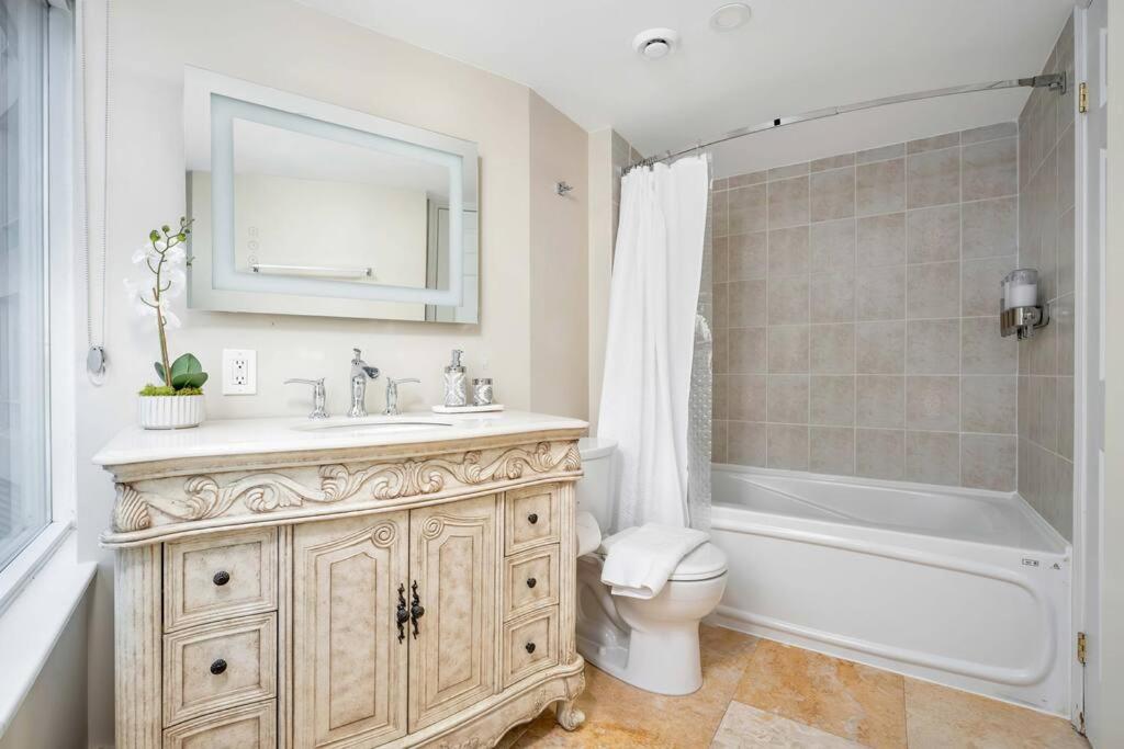 Centrally located 2 Bd 2 Bth with Parking