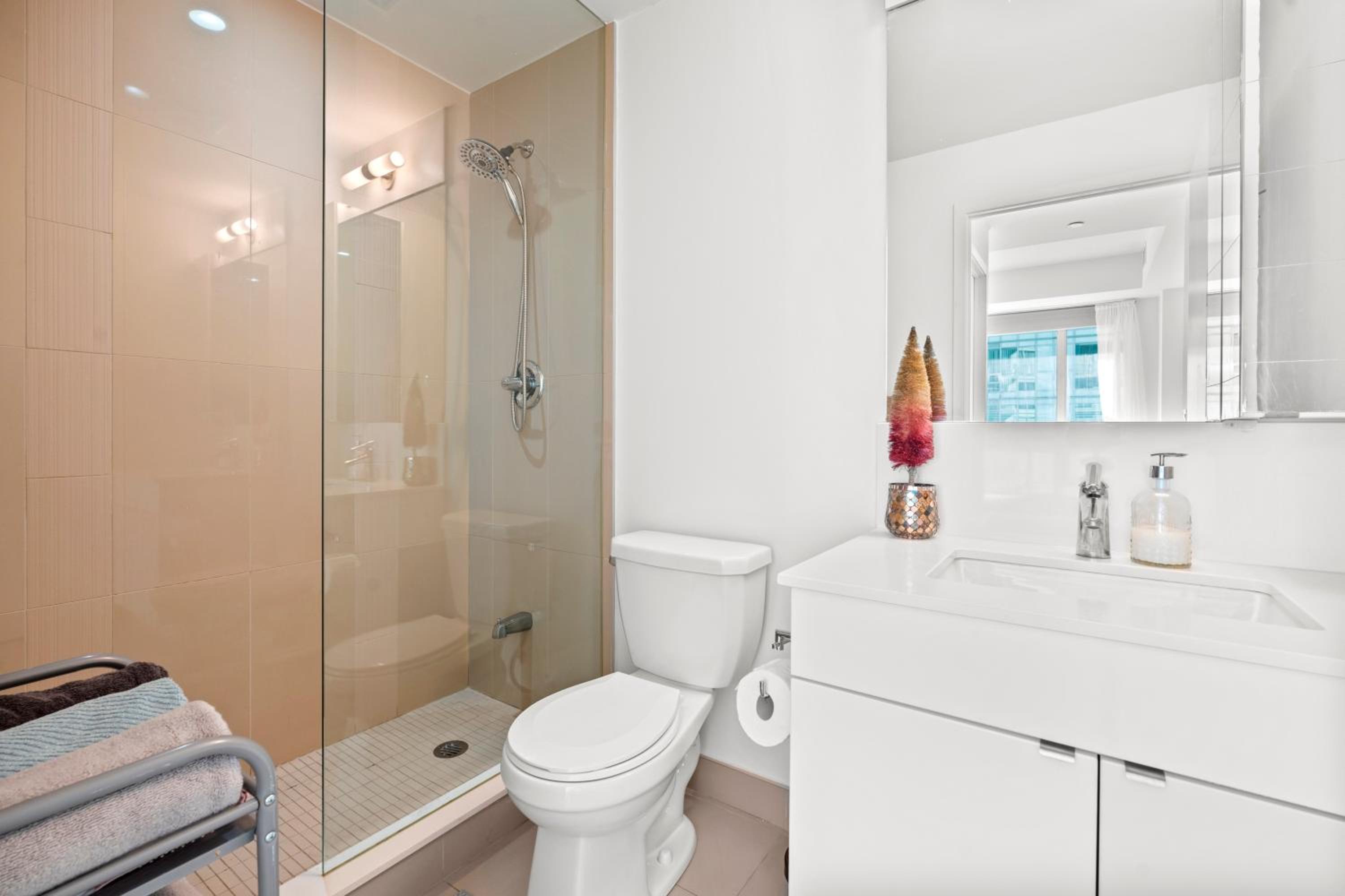 Modern Lillian St Apartments by GLOBALSTAY photo 5