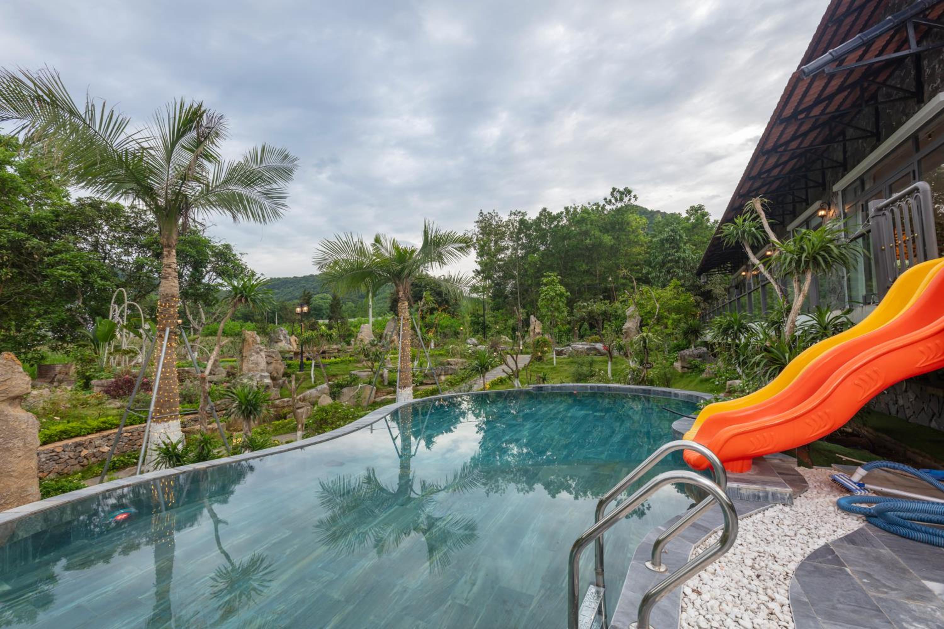 Ui Valley Chateaux view 3