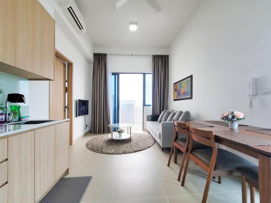 COL25A KL Tower Balcony 1Bedroom & Infinity Pool KLCC View