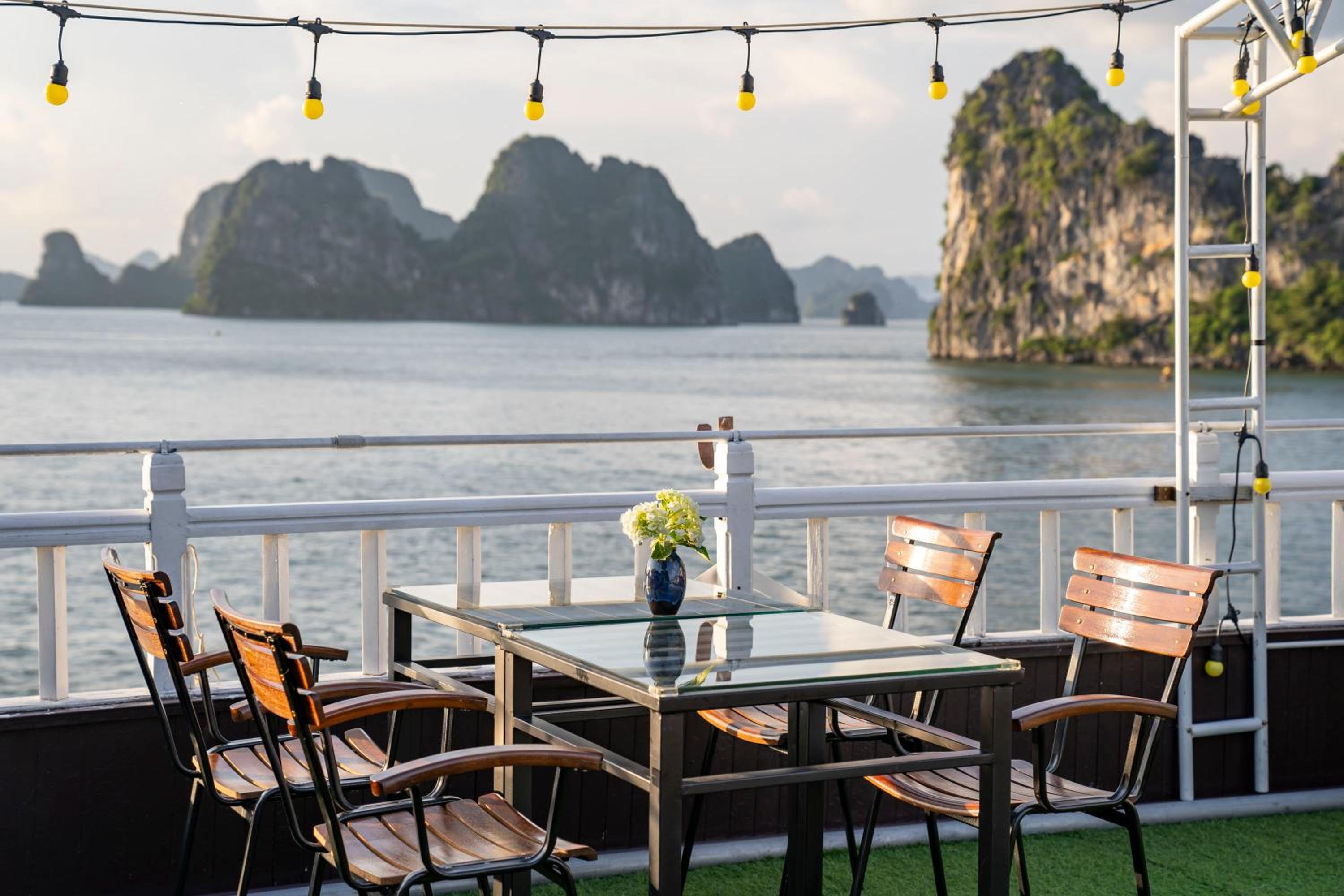 Renea Boutique Cruise