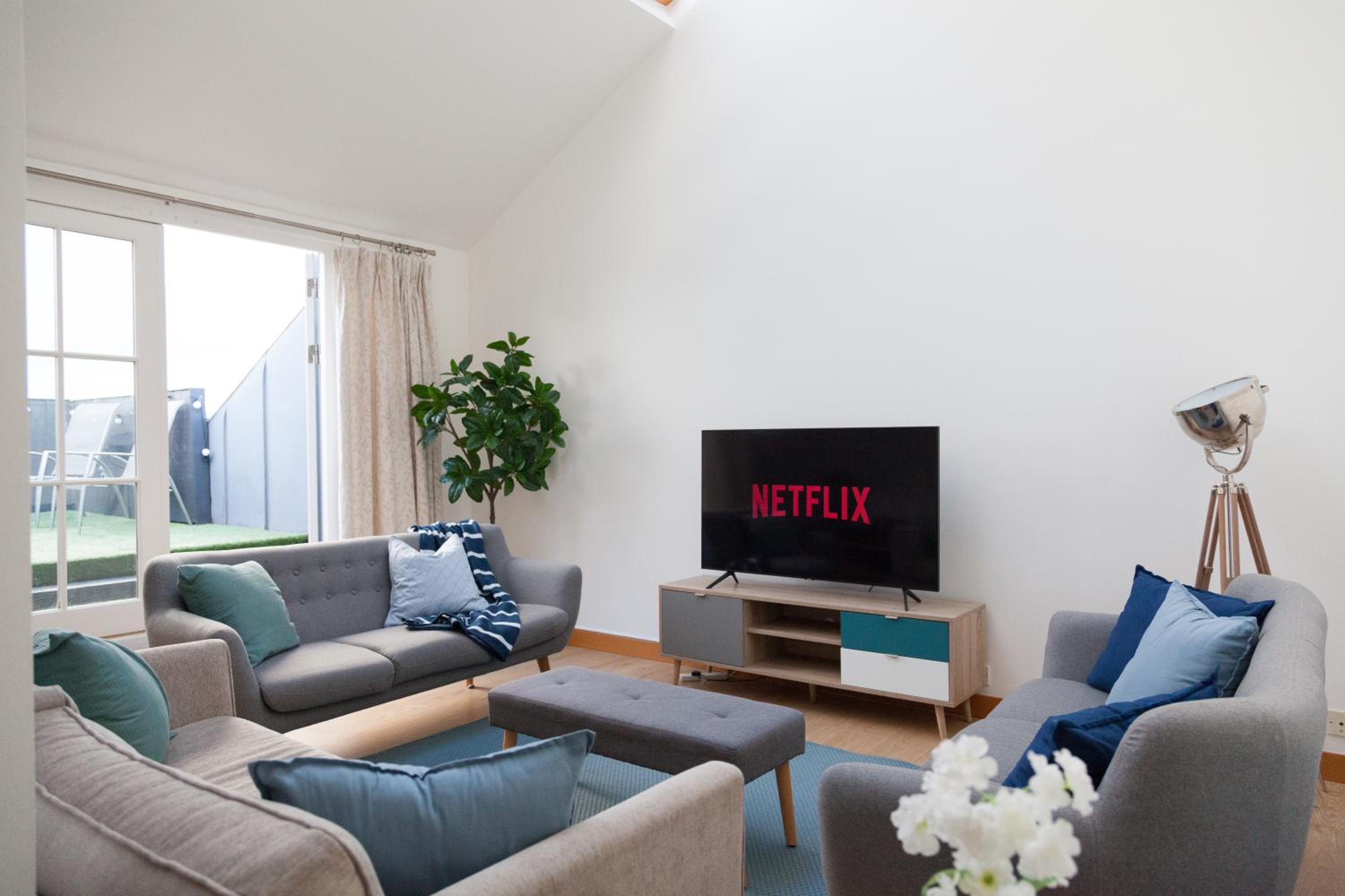 Weekly & Monthly stays in Penthouse for Contractors or Leisure Single or Superking beds available